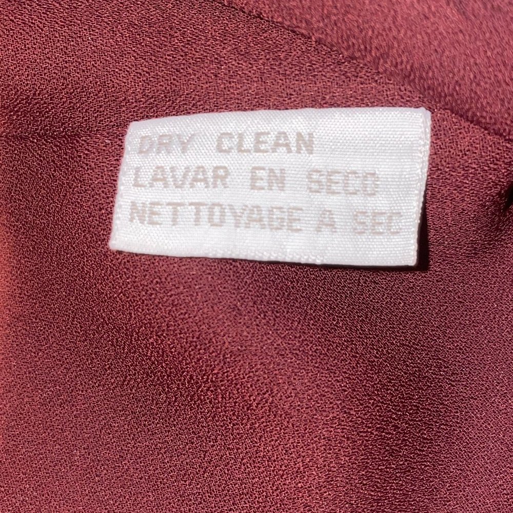 **** SOLD **** ✨5/$20✨ Women's Silk Tank Top - Picture 7 of 7